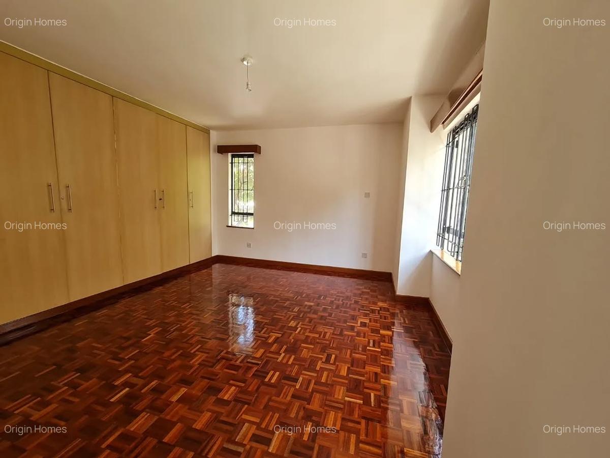 4 Bed Apartment with En Suite at Lavington - 18