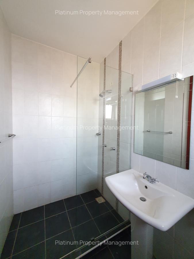 3 Bed Apartment with En Suite at Brookside - 10