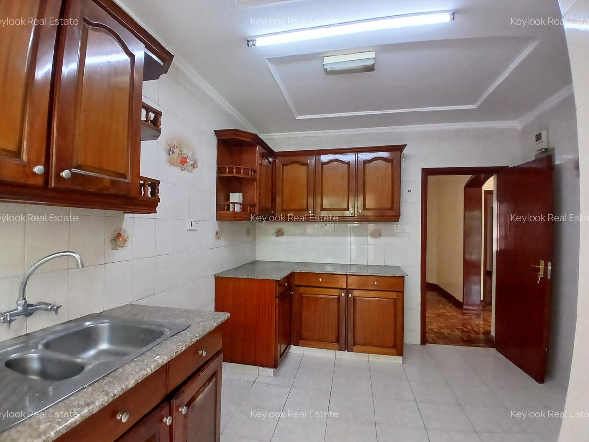 4 Bed Townhouse with En Suite at Lavington - 10