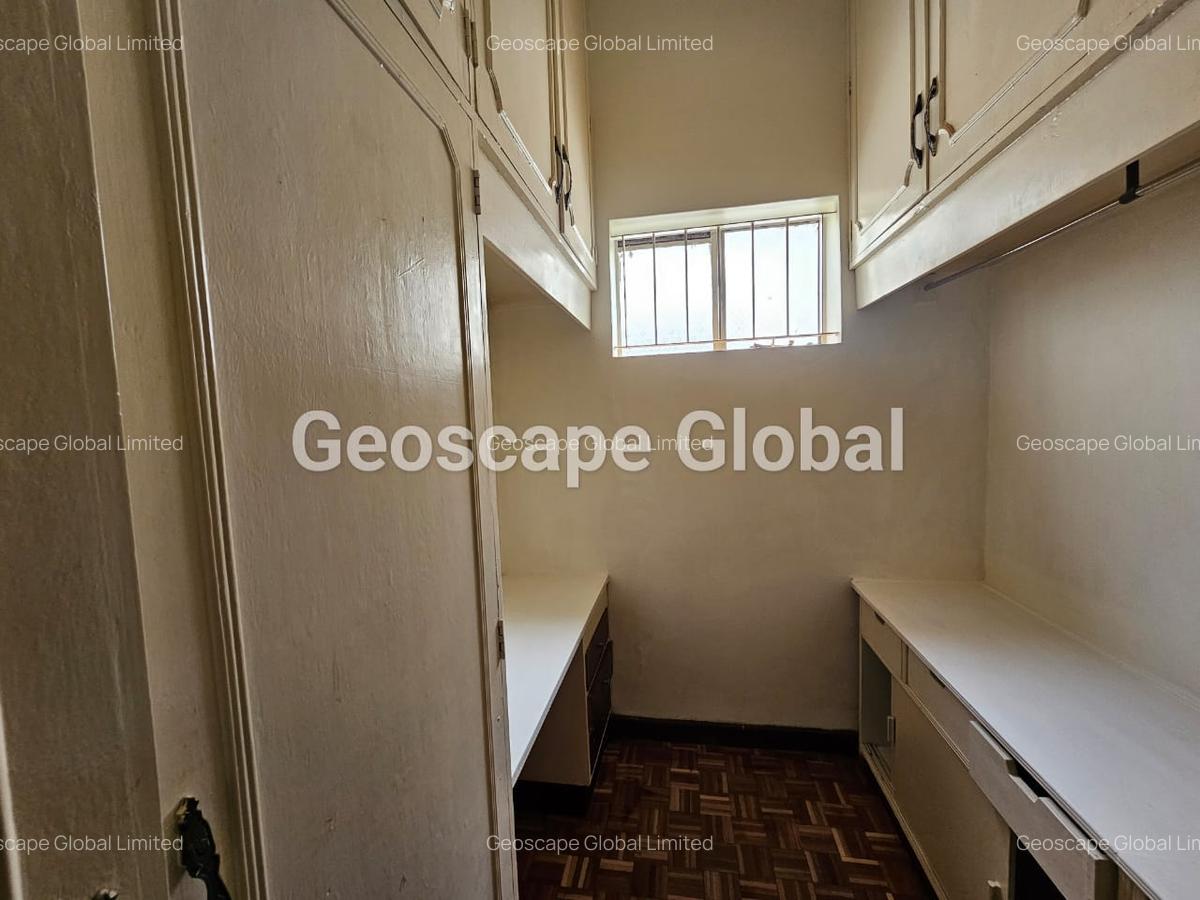 4 Bed House with En Suite in Spring Valley - 4