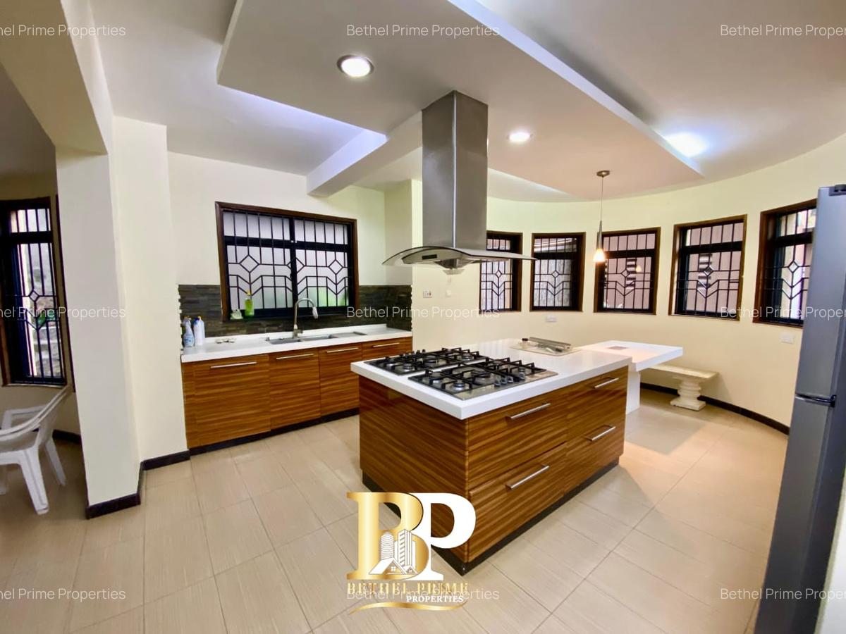 5 Bed Villa with En Suite in Kyuna - 13