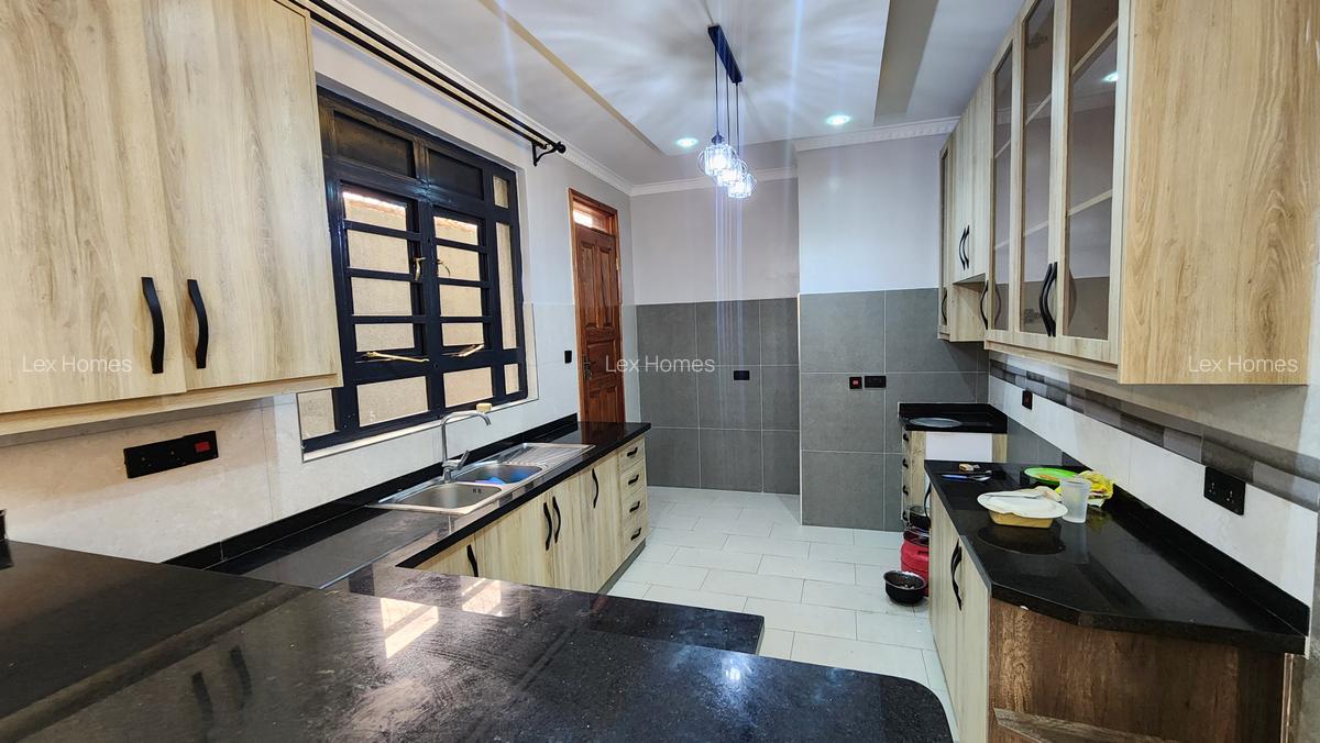 4 Bed House with En Suite at - 5