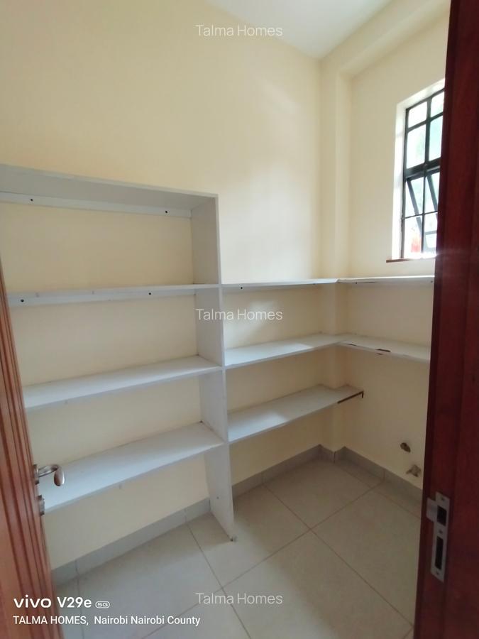 5 Bed Townhouse with En Suite at Lavington - 6