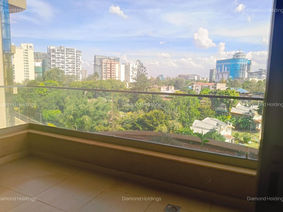 3 Bed Apartment with En Suite at Parklands - 6