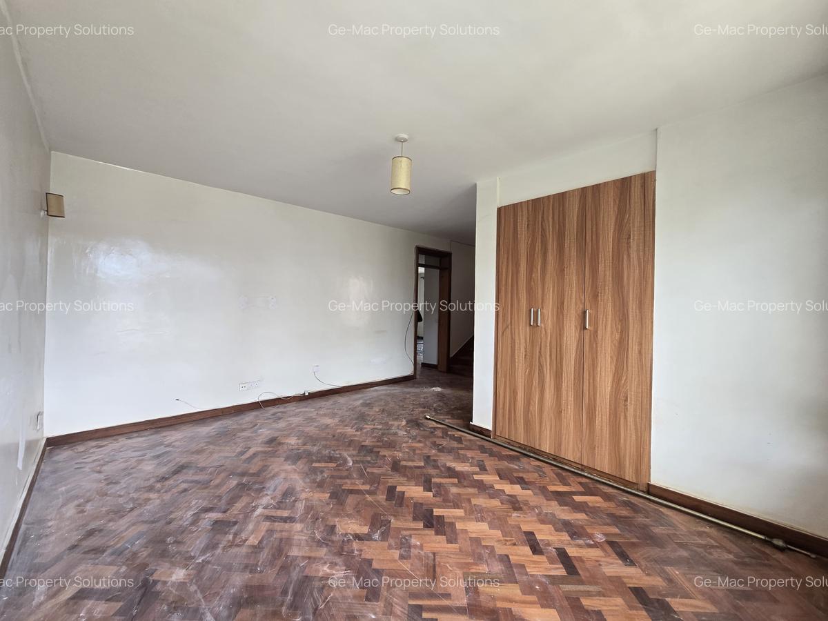 5 Bed Townhouse with En Suite in Lavington - 19