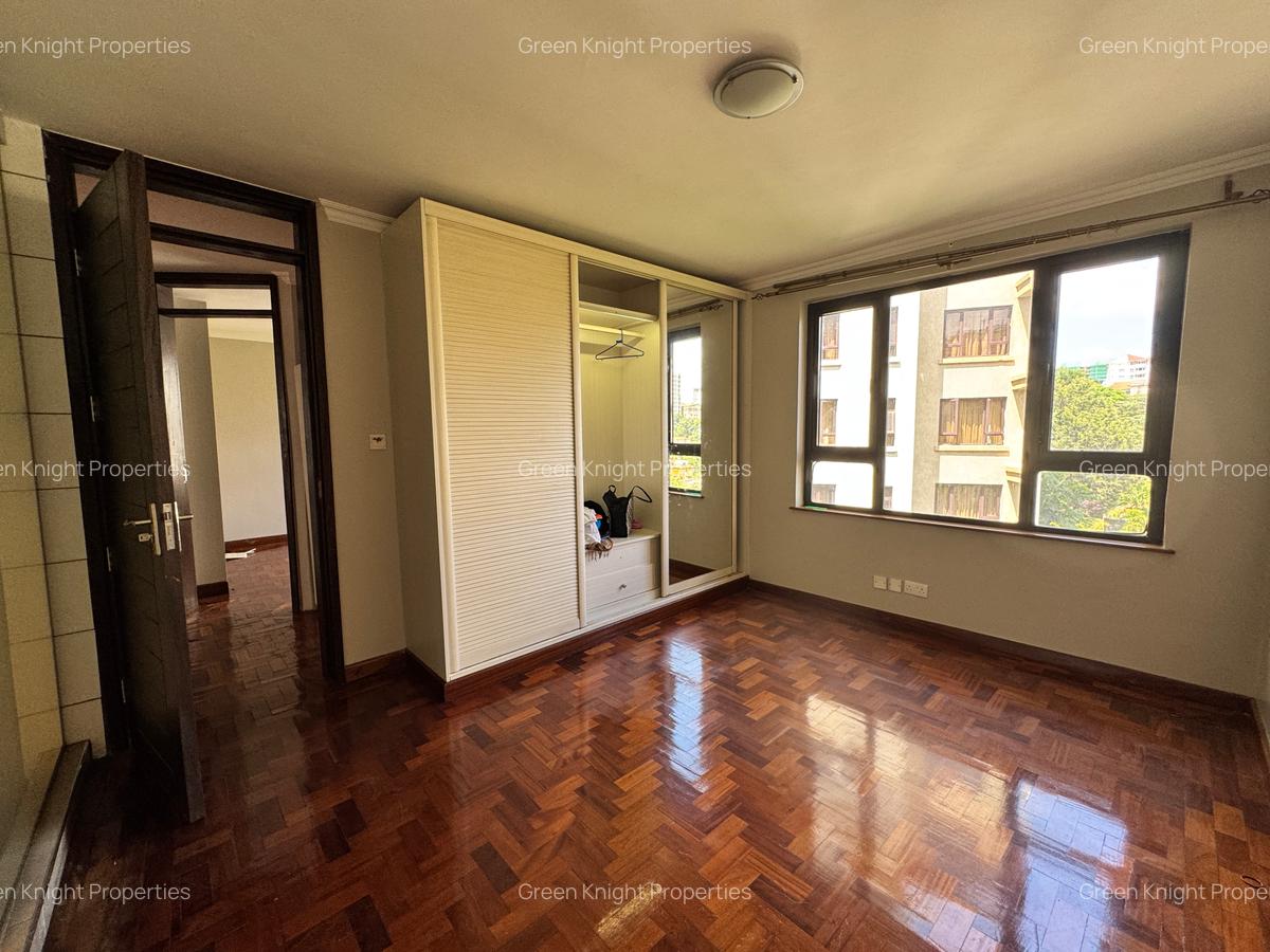 Serviced 3 Bed Apartment with En Suite in Riverside - 11