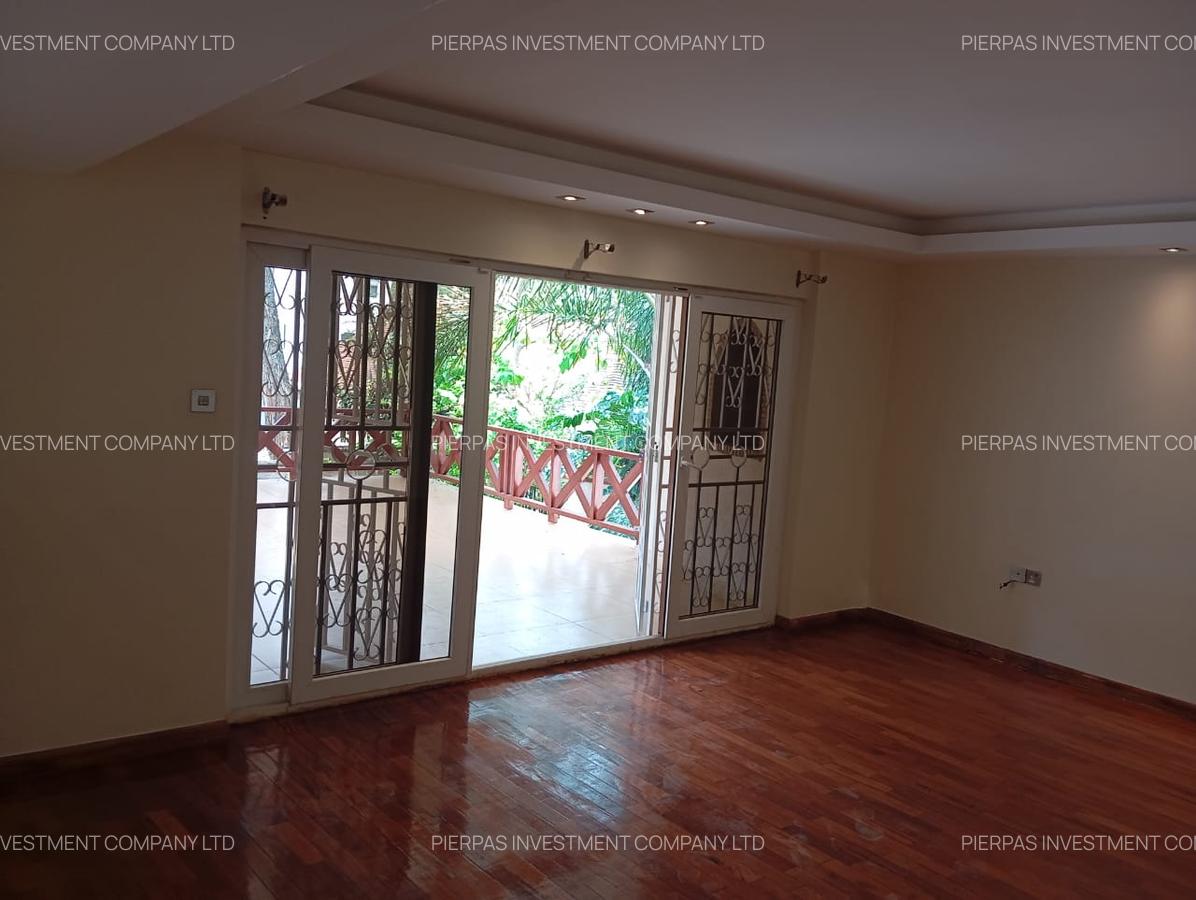 5 Bed Townhouse with En Suite in Lavington - 11