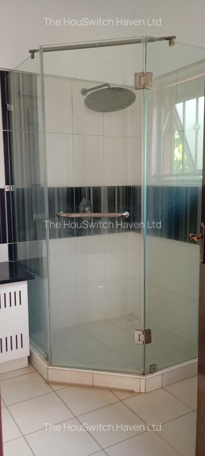 4 Bed Apartment with En Suite at Brookside Drive - 12