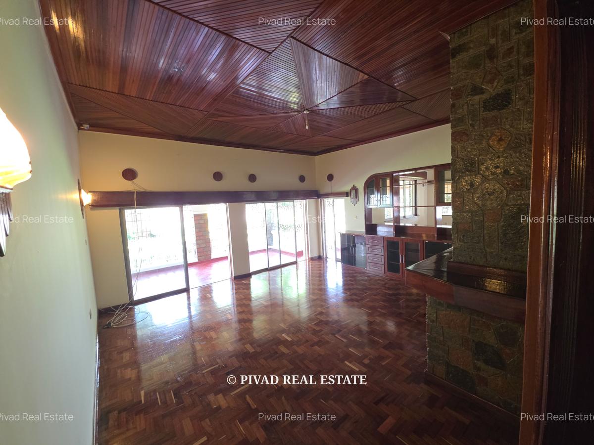 4 Bed House with Garden in Rosslyn - 12