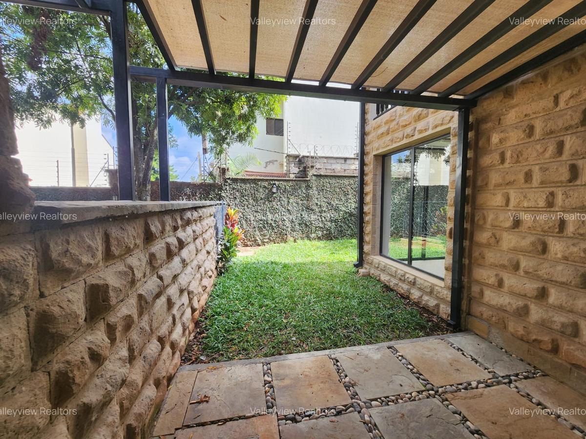 6 Bed Townhouse with En Suite at Lavington - 5