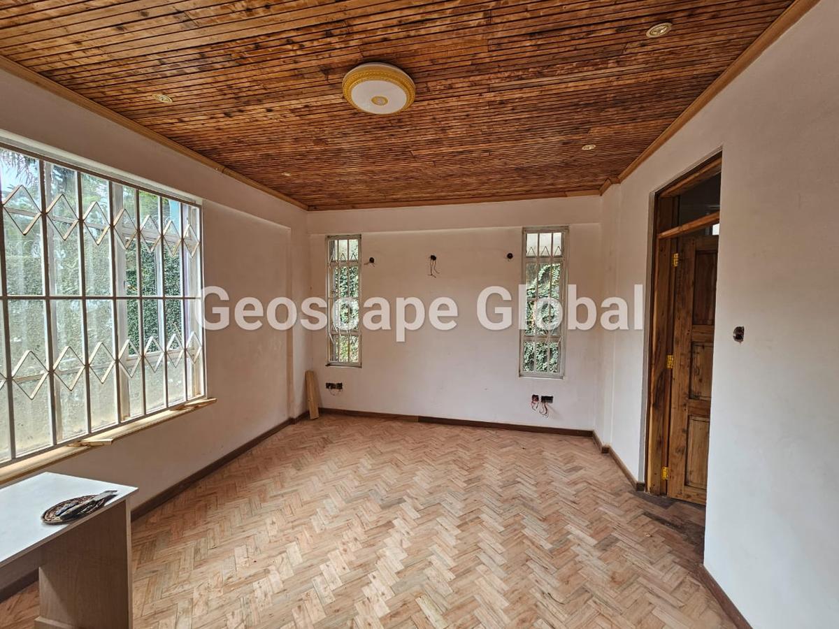 5 Bed House with En Suite in Spring Valley - 3