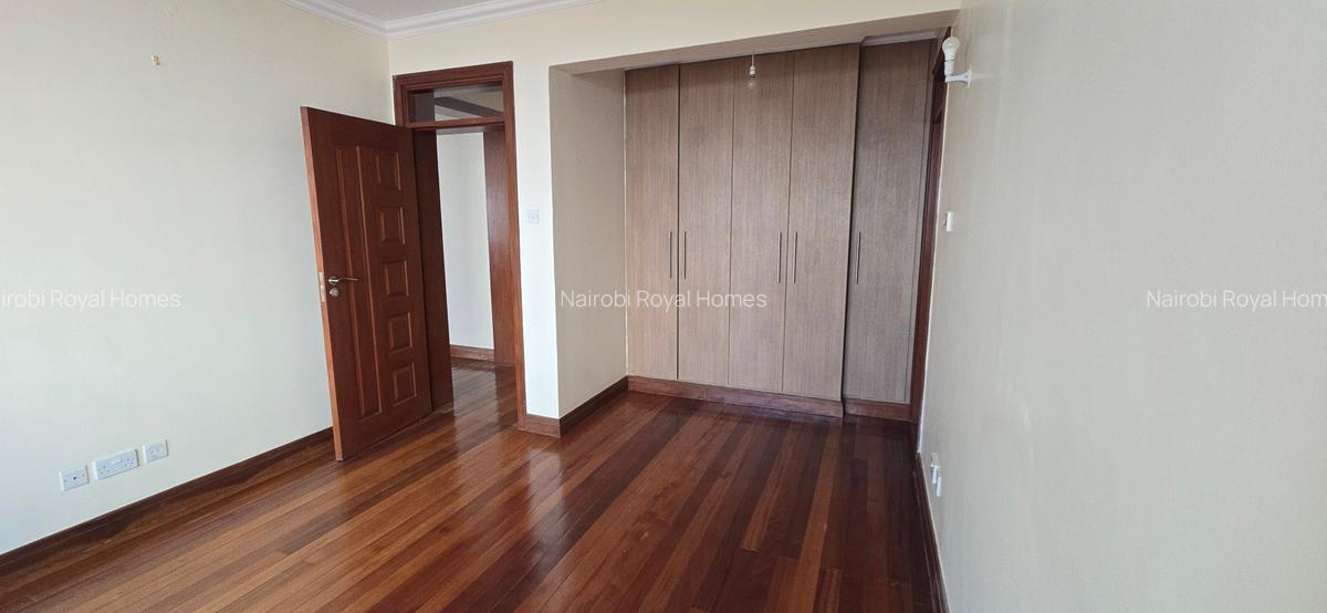 5 Bed Townhouse with En Suite at Lavington - 18