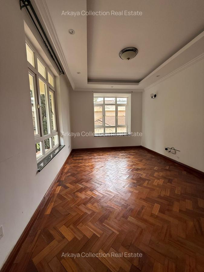 5 Bed Townhouse with En Suite in Lavington - 19