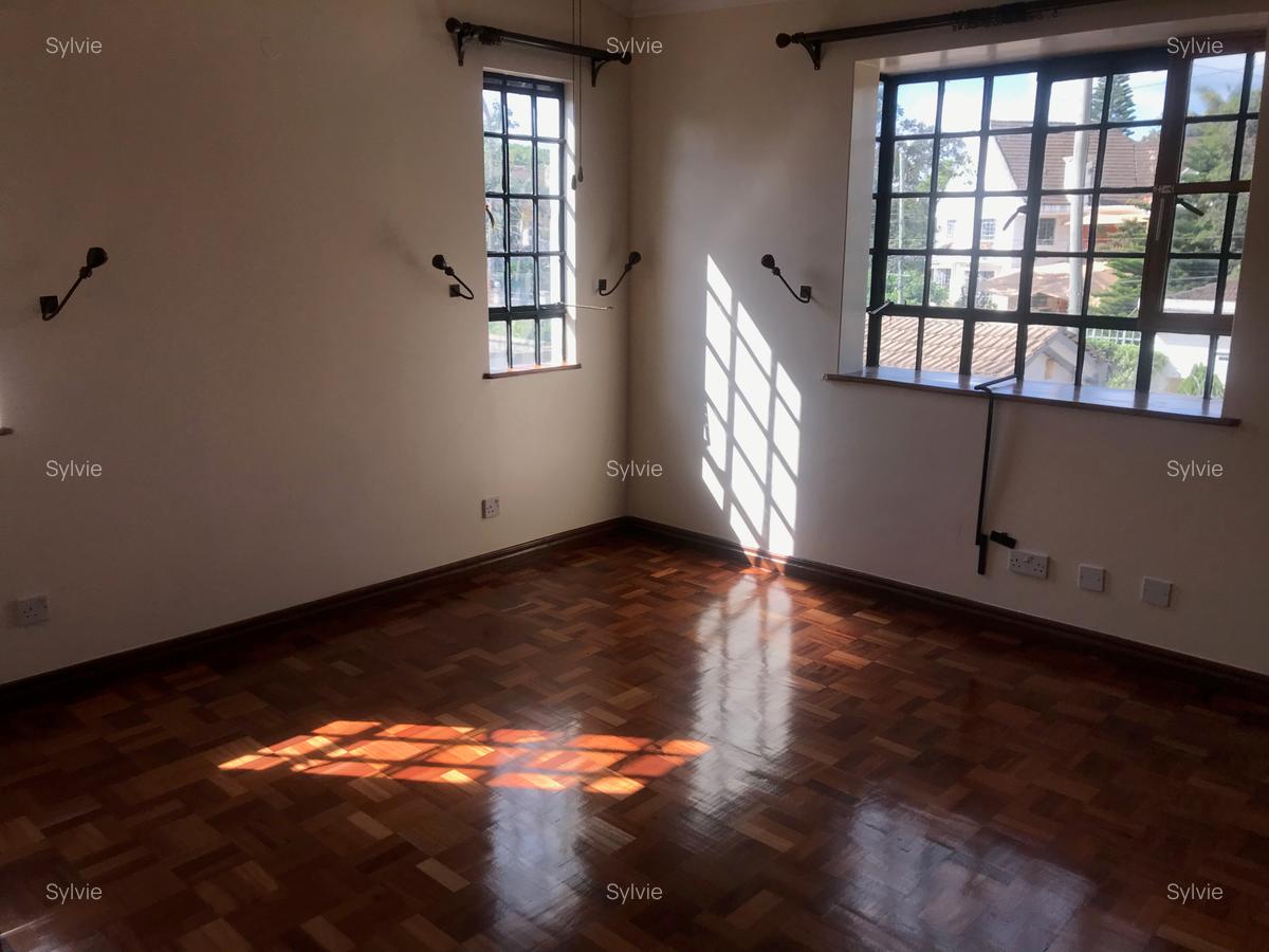 5 Bed Villa with En Suite in Runda - 5