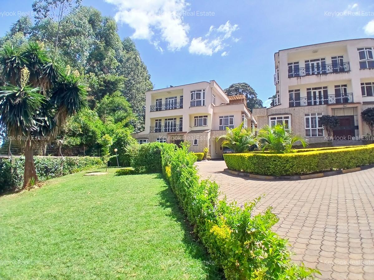 5 Bed Townhouse with En Suite at Lavington Green - 1