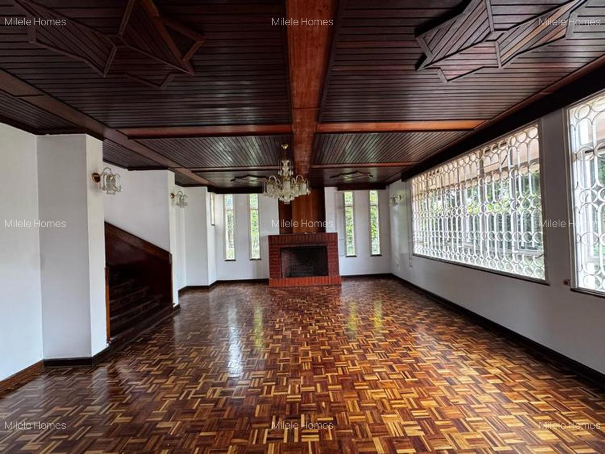 4 Bed Villa with En Suite at Mimosa Drive - 3