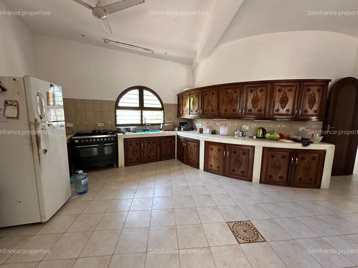 4 Bed Villa with En Suite at Jacaranda - 6