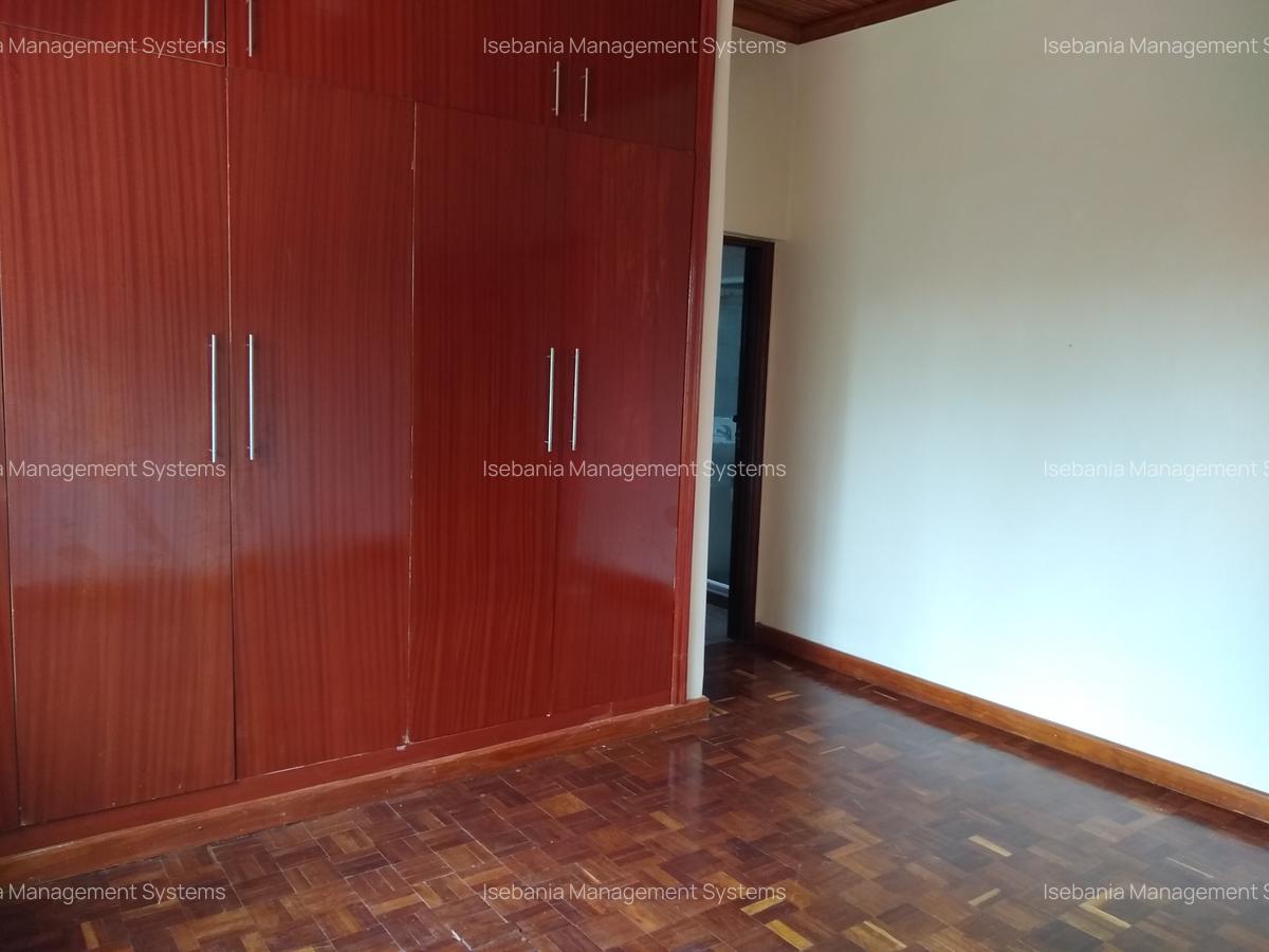 4 Bed House with En Suite at Rosslyn Road - 11