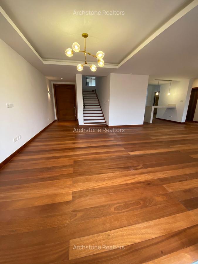 4 Bed Apartment with En Suite in Rosslyn - 7