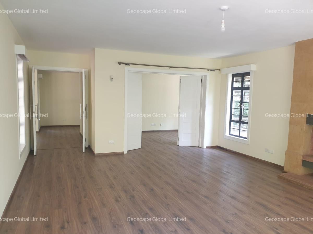 5 Bed House with En Suite in Rosslyn - 5