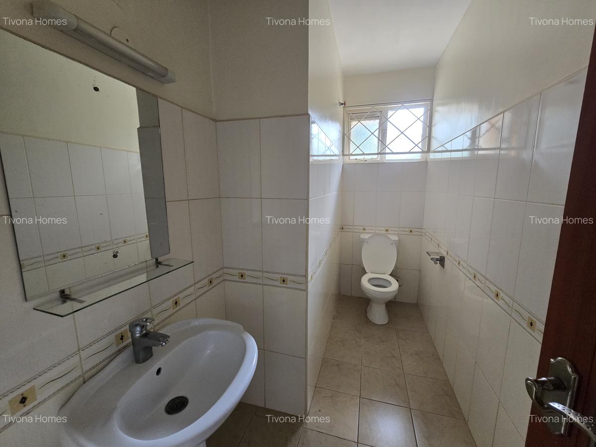 4 Bed House with En Suite in Runda - 17