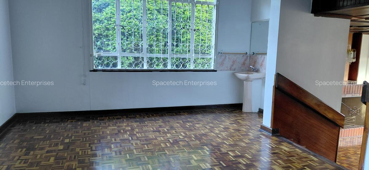 4 Bed House with En Suite in Runda - 8