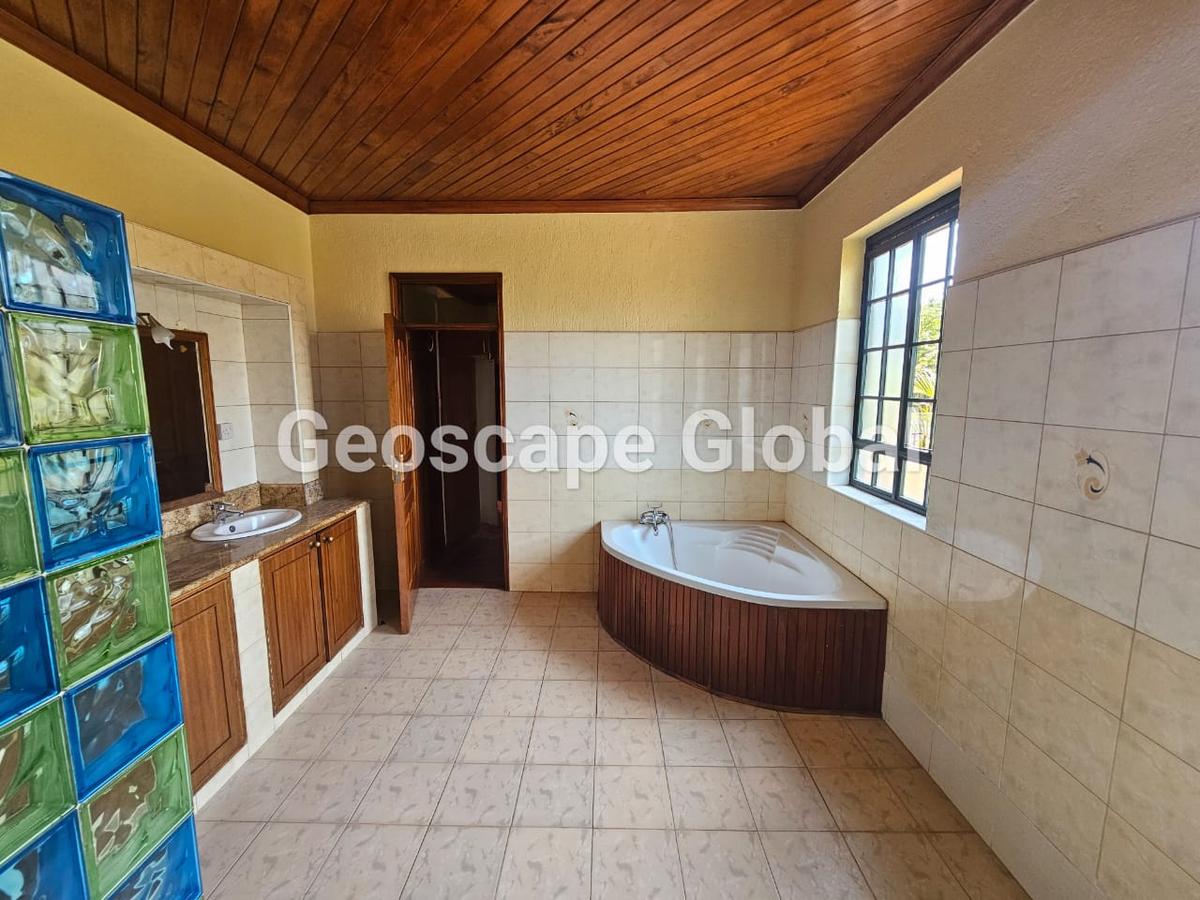 5 Bed House with En Suite in Runda - 5