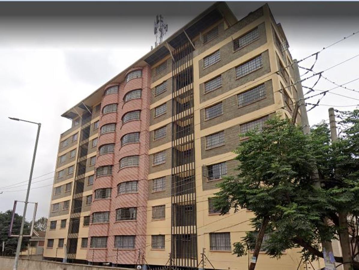 4 Bed Apartment with En Suite in Parklands - 2