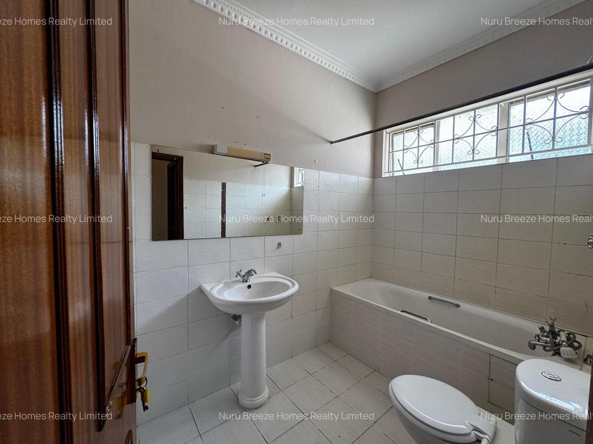 4 Bed House with En Suite in Runda - 19