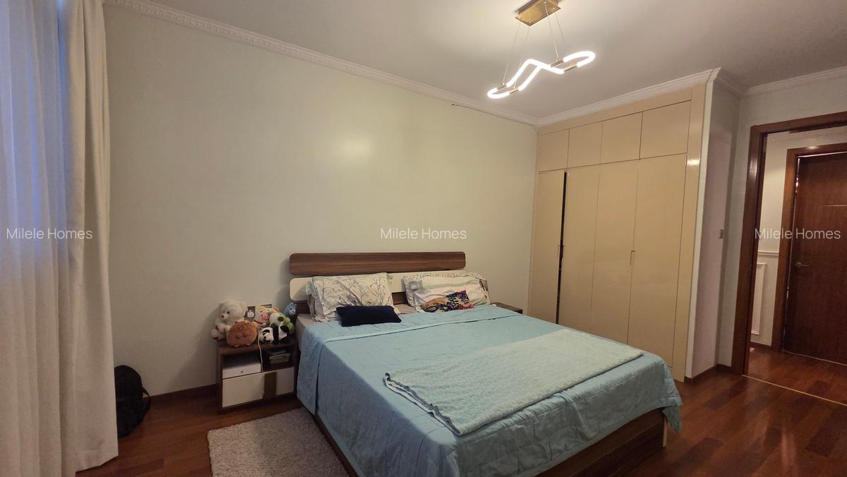 Serviced 3 Bed Apartment with En Suite at 6Th Avenue - 9