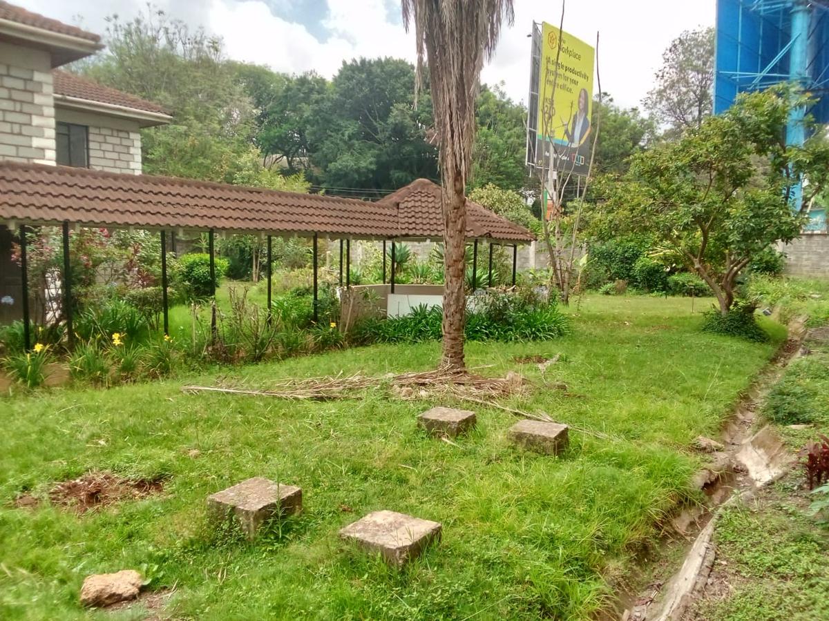 5 Bed House with En Suite in Lavington - 16