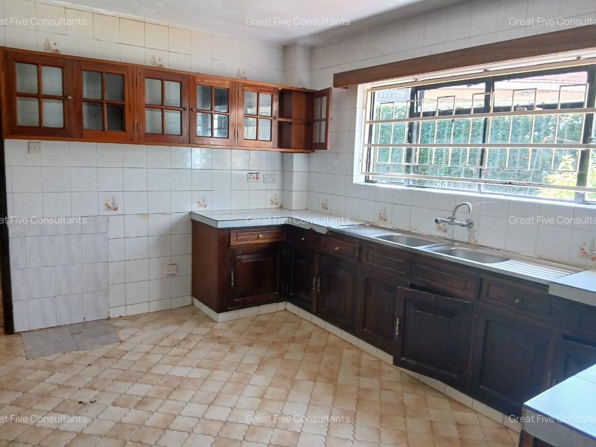 5 Bed Villa with En Suite in Nyari - 7