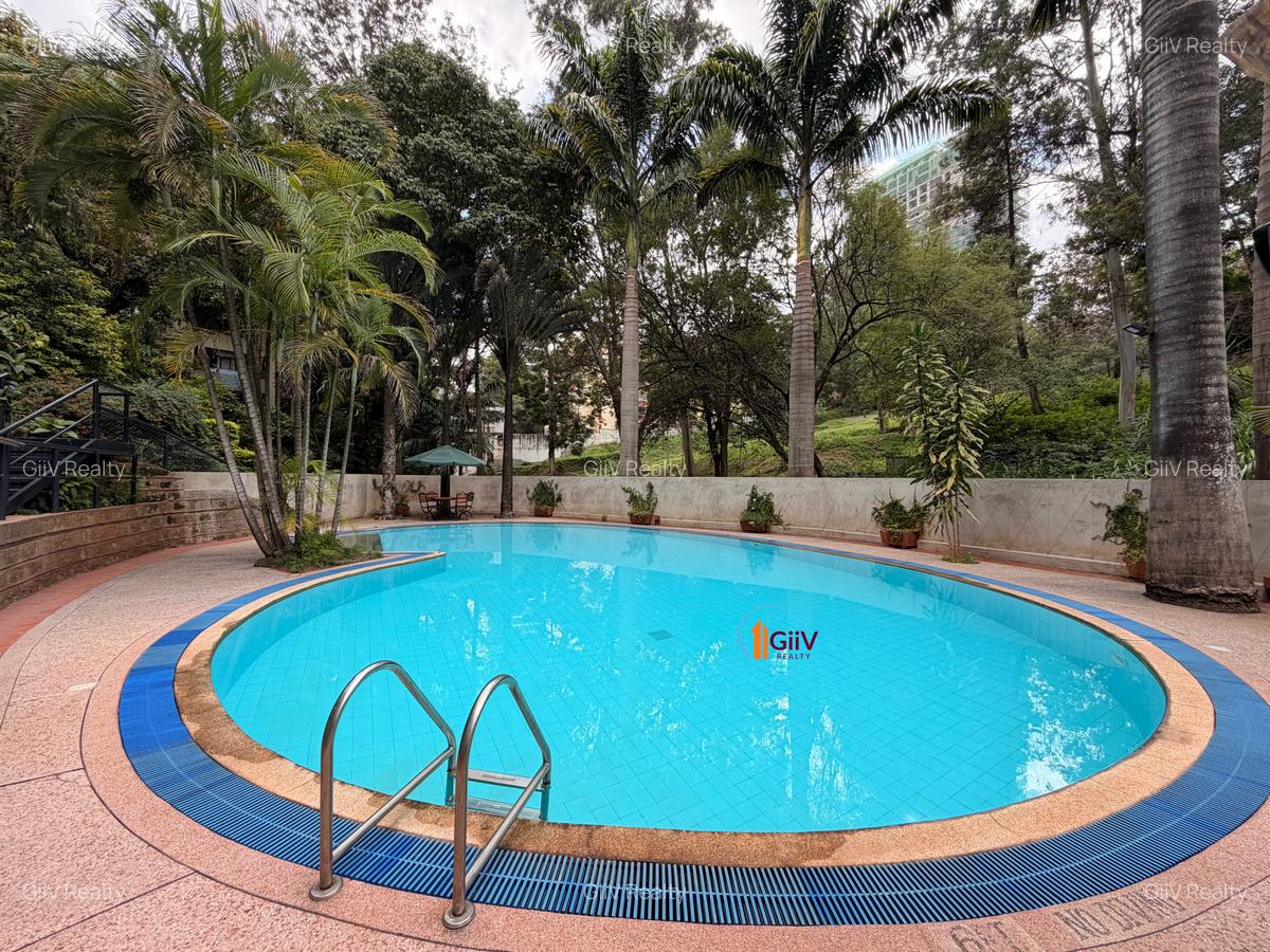 4 Bed Apartment with En Suite in Riverside - 4