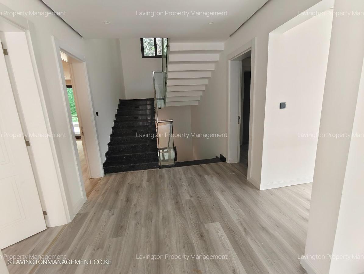 5 Bed Villa with En Suite at Lavington Green - 16