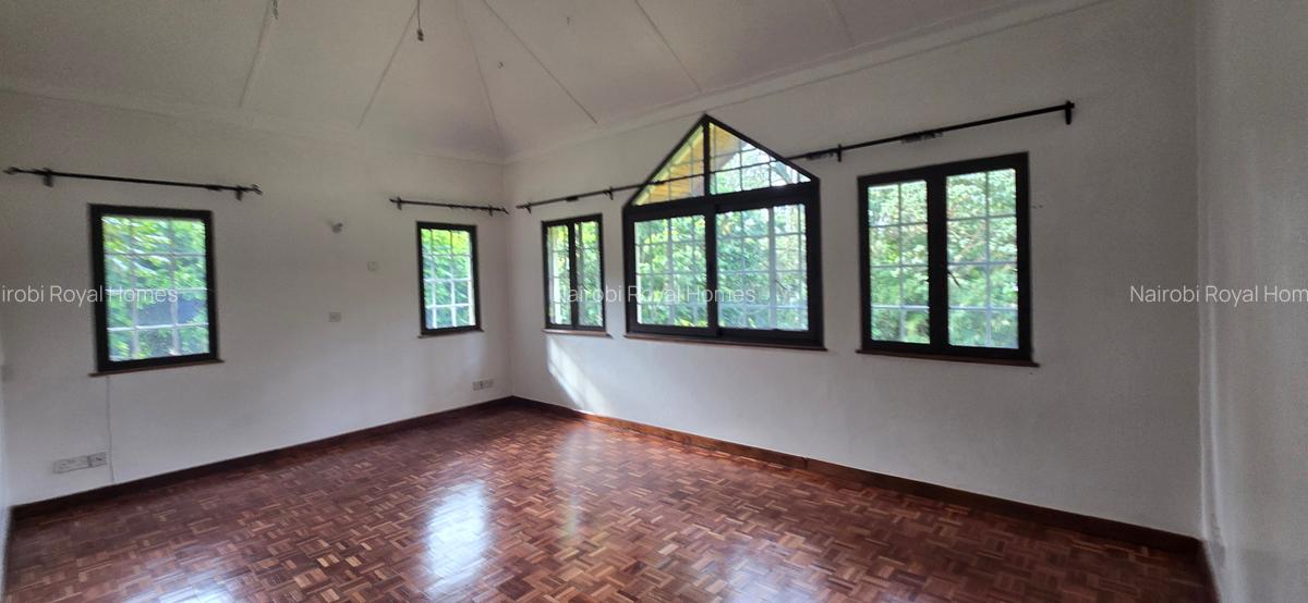 5 Bed House with En Suite at Rosslyn Lone Tree - 12