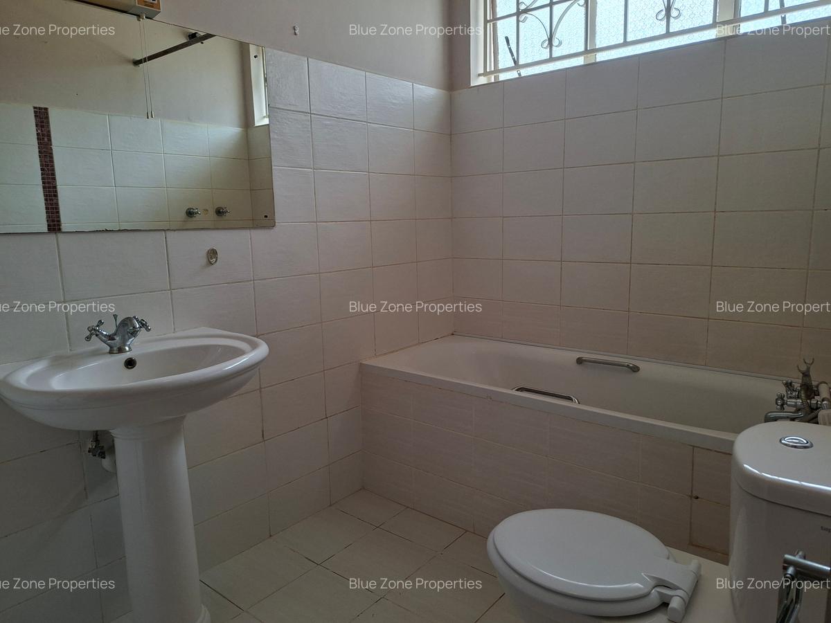 4 Bed House with En Suite at Off Mimosa Rd - 17