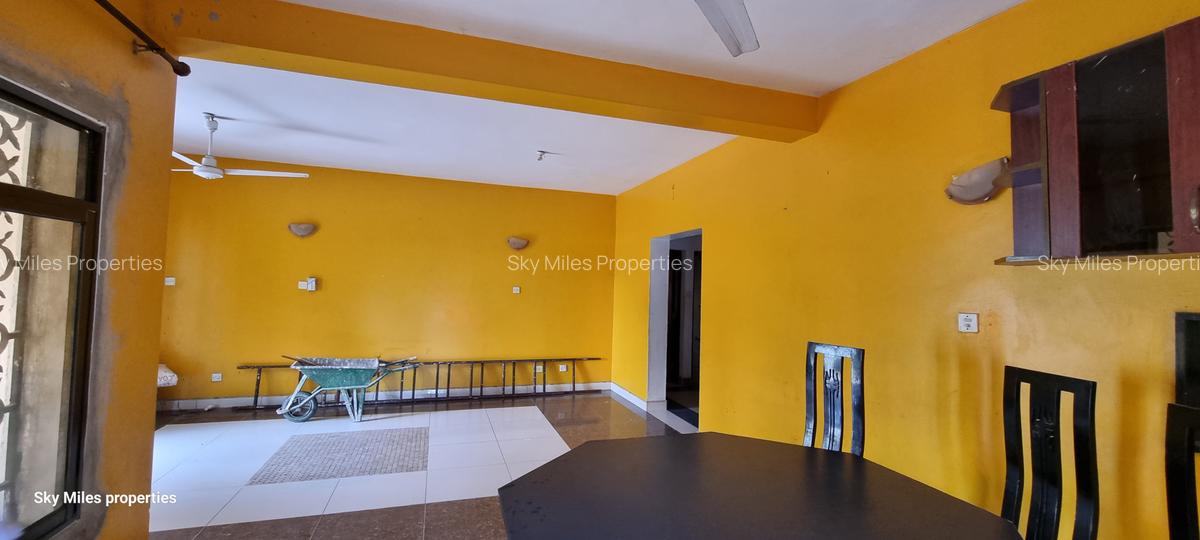 4 Bed House with En Suite at Portreitz - 16