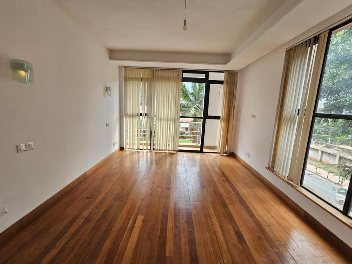 4 Bed Apartment with En Suite in General Mathenge - 17