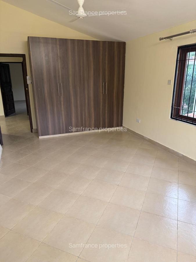 5 Bed Townhouse with En Suite at Greenwood - 17