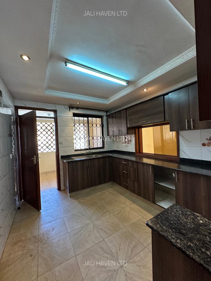 3 Bed Apartment with En Suite in Lavington - 4