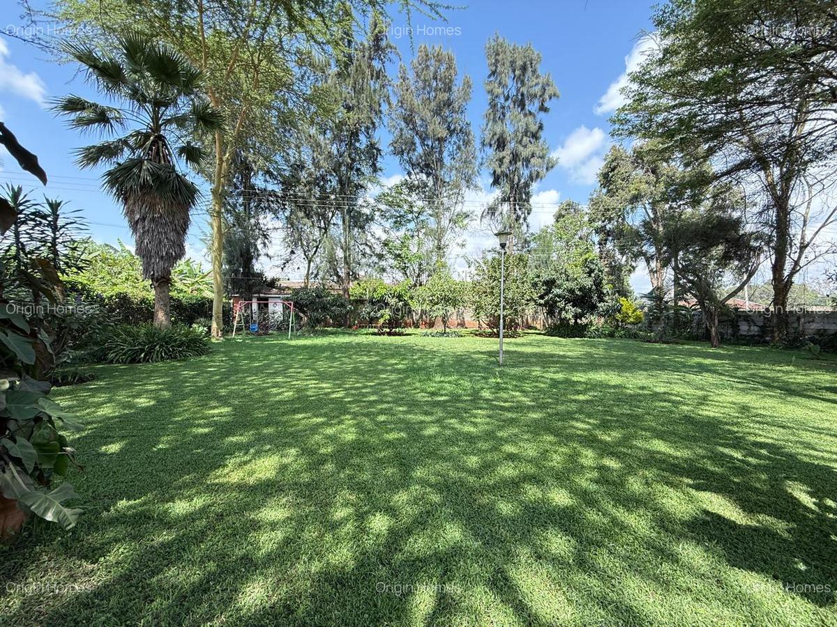 5 Bed House with En Suite in Lavington - 1