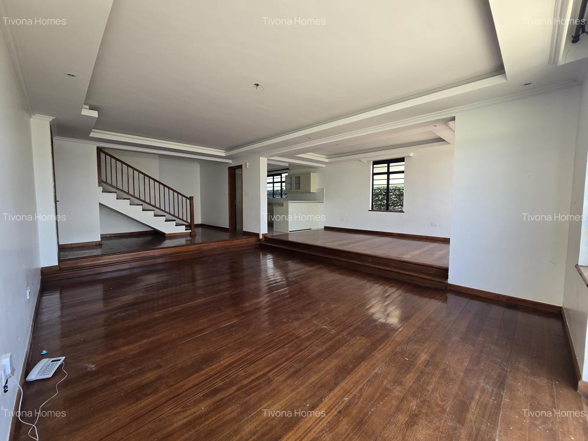 4 Bed House with En Suite in Membley - 12