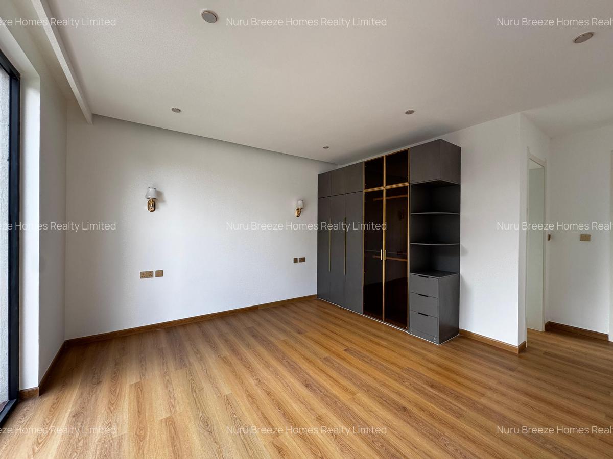 5 Bed Townhouse with En Suite in Lavington - 8