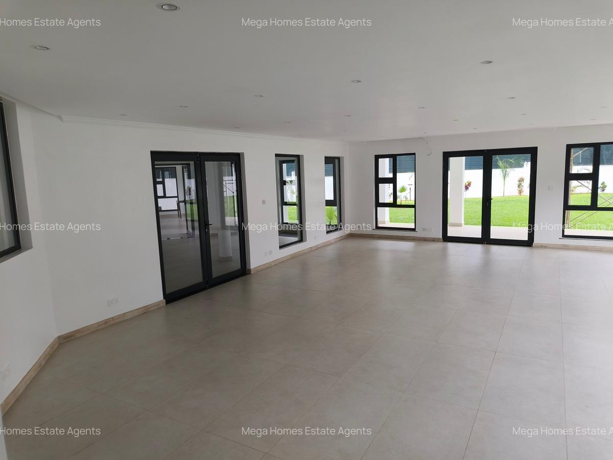 7 Bed House with En Suite in Runda - 5