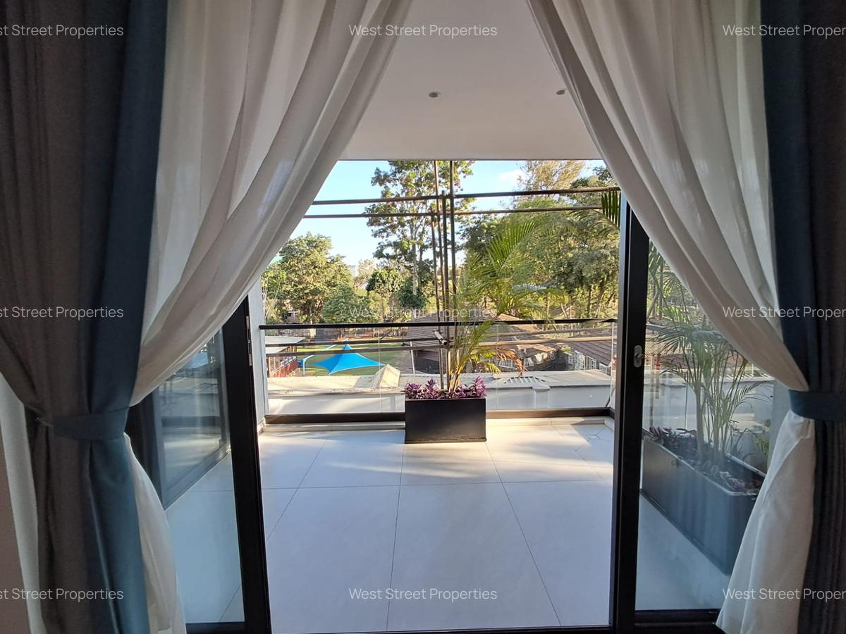 5 Bed Villa with En Suite at Lavington - 13