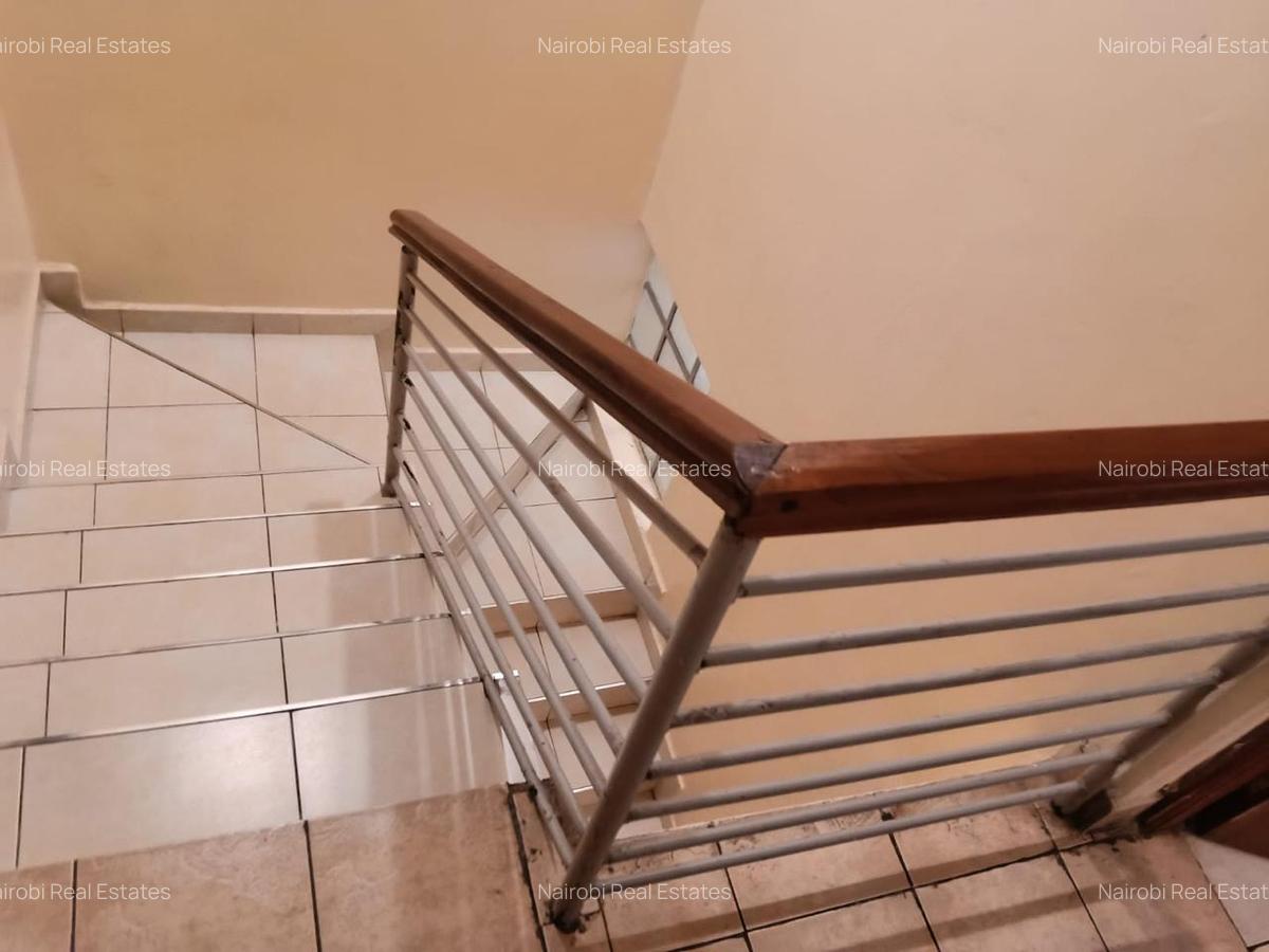 4 Bed House with En Suite in Donholm - 7