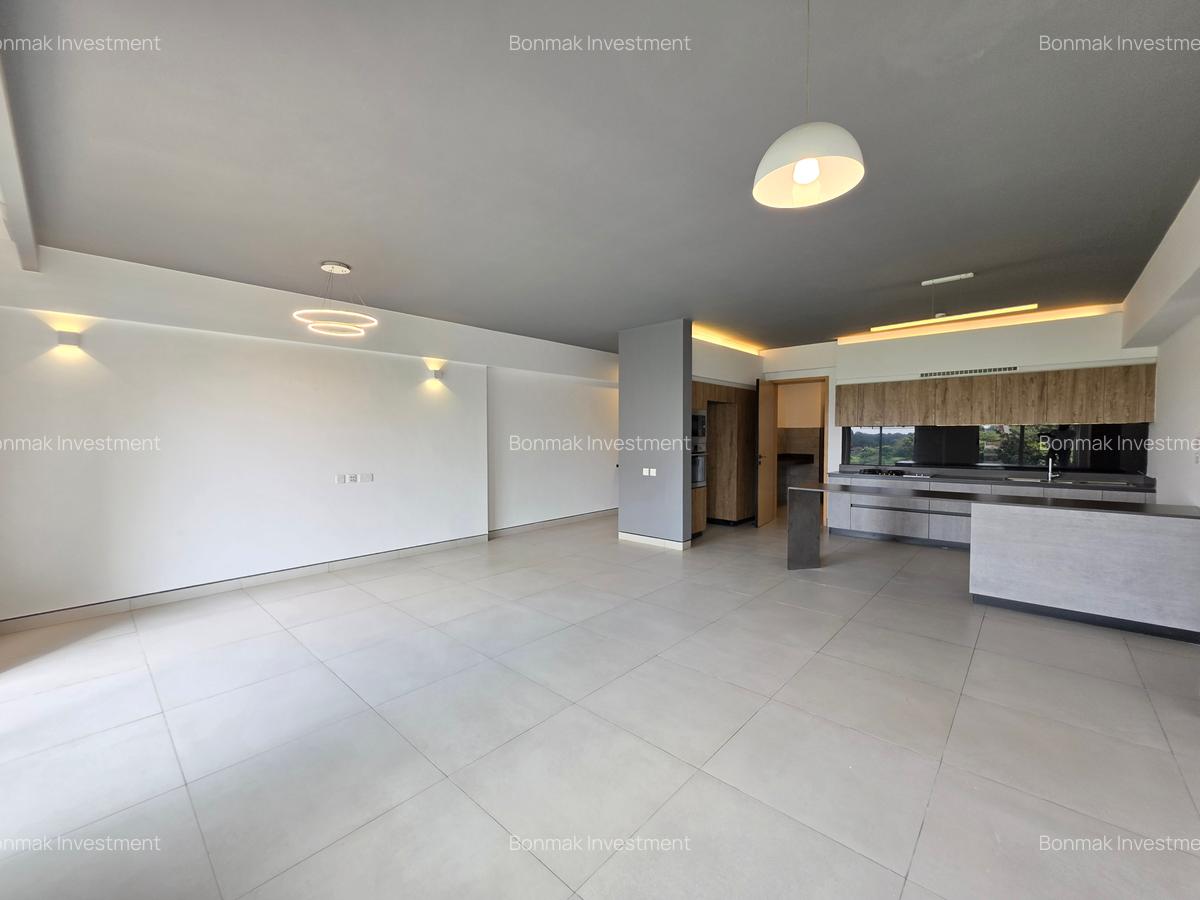 3 Bed Apartment with En Suite at Apartments - 8