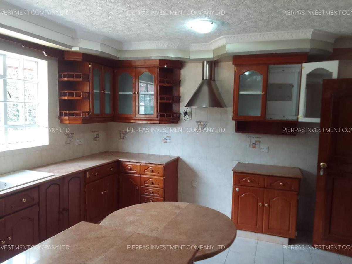 5 Bed Townhouse with En Suite in Runda - 15