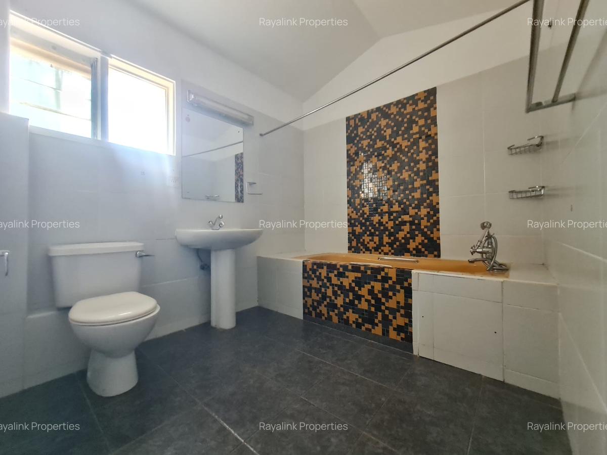 4 Bed House with En Suite at Hillview - 11