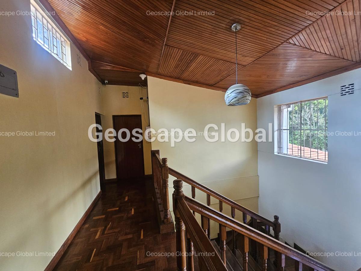 4 Bed House with En Suite in Rosslyn - 4